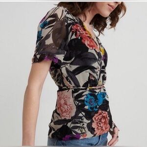 Lucky Brand
LUCKY BRAND ABSTRACT FLORAL
WRAP SHIRT size XS